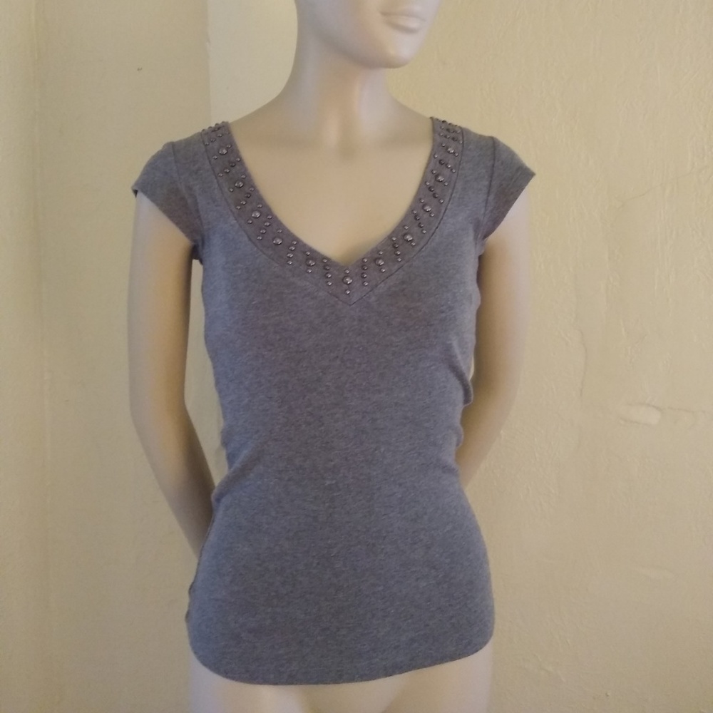 Express Embellished V Neck Tee, Gray; XS